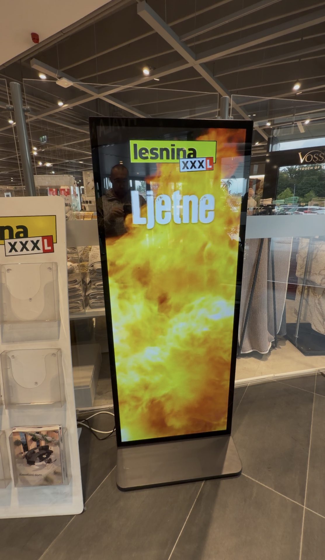 LCD Poster 4K