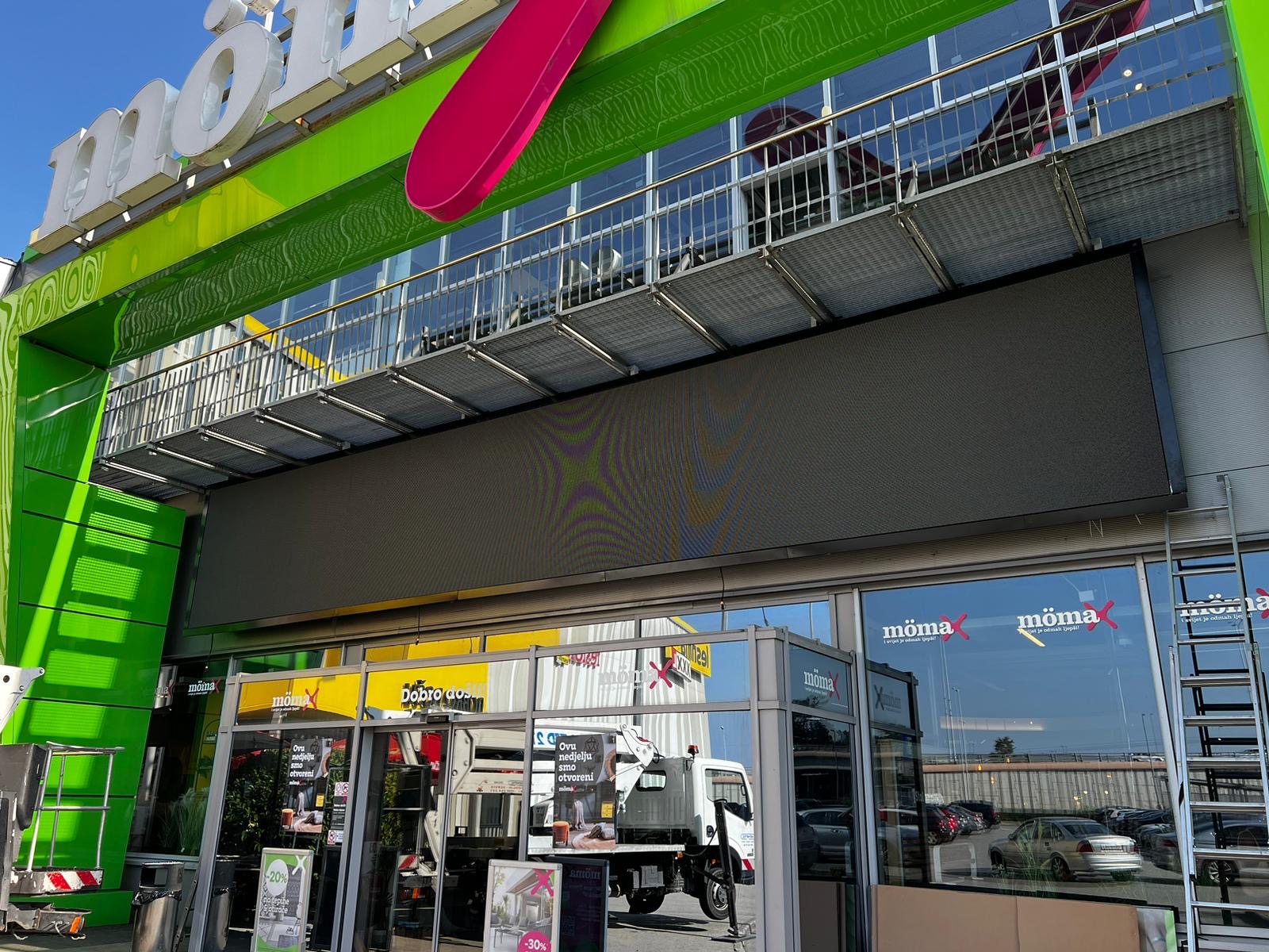 instalacija LED displaya za tvrtku MomaX